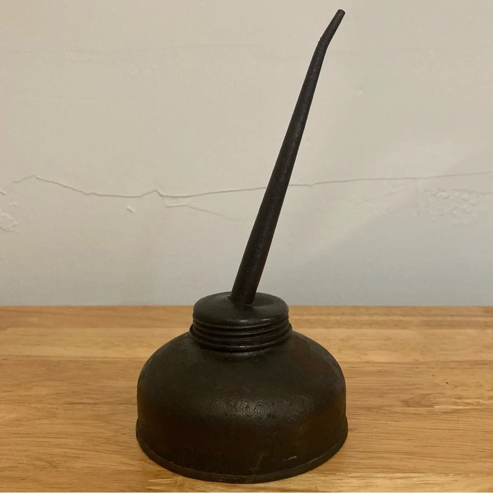 Vintage oil can